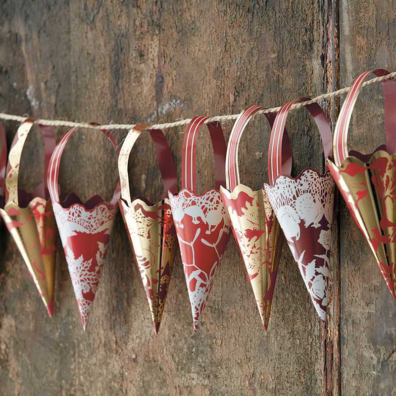 Red christmas paper cones- to cut out